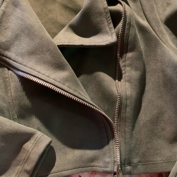 Loved to be Loved Woman’s Crop Jacket Size 12 Ling sleeves and Zipper - Picture 3 of 7